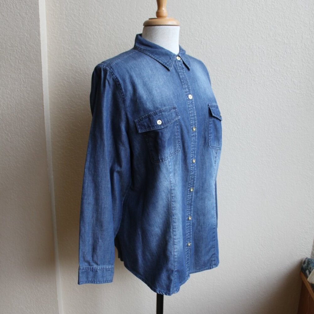 Chico's Blue Lightweight 100% Cotton Denim Button Down Shirt 2 M/L Gold Buttons - Picture 2 of 5